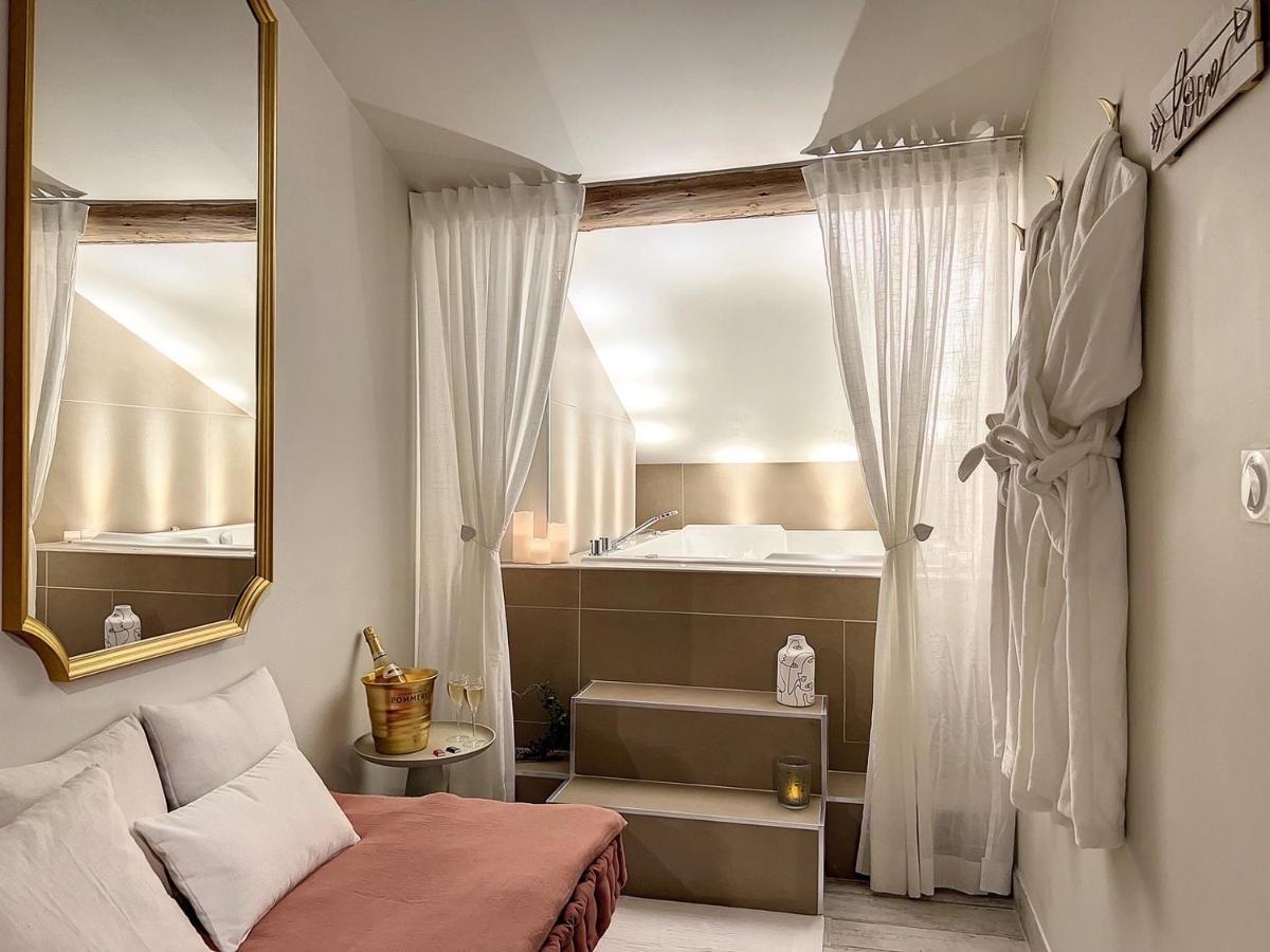 Cocon Blanc Calin Avec Jacuzzi Privatif - Loveroom Insolite Сент-Етьєн Екстер'єр фото