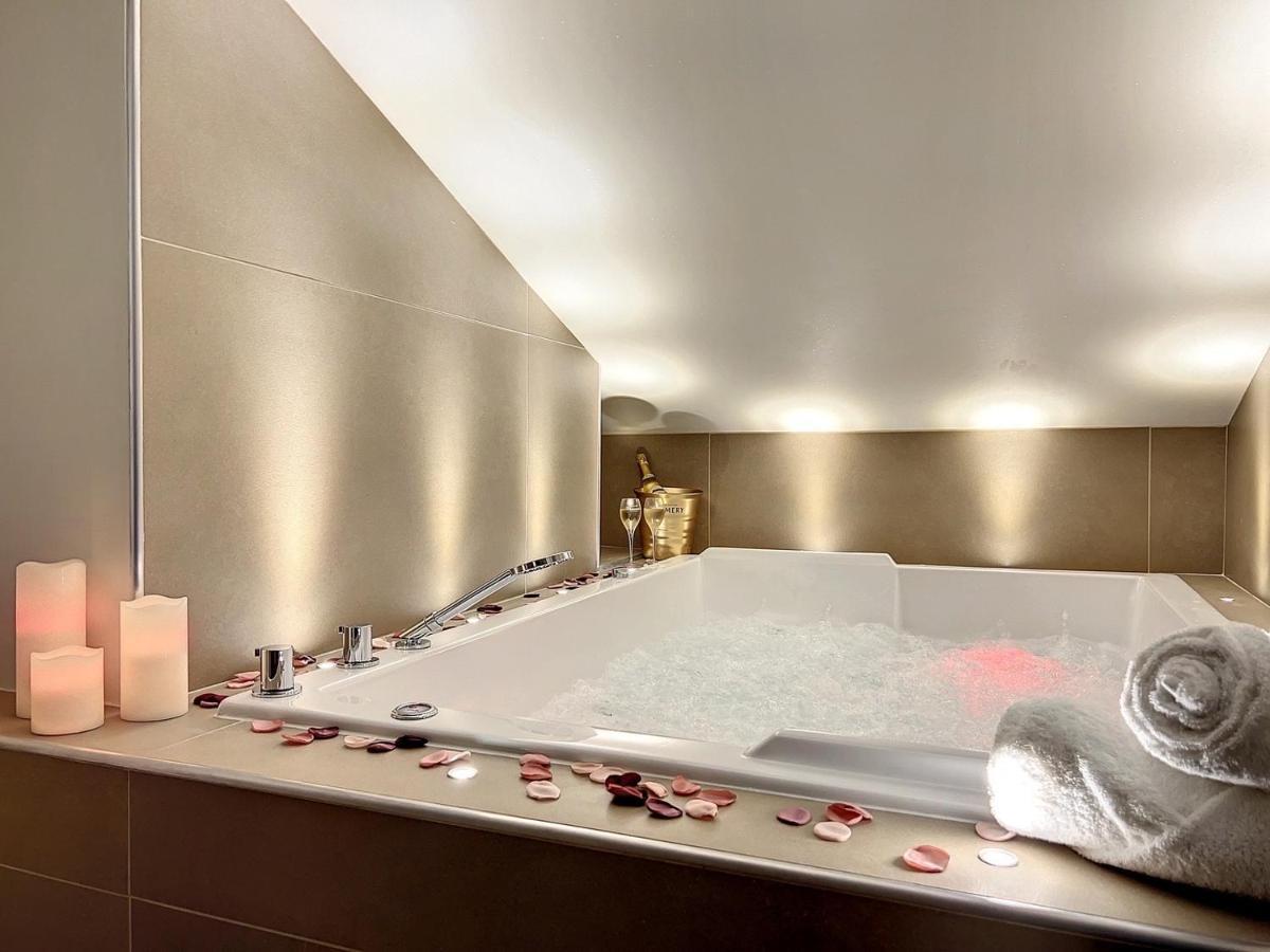 Cocon Blanc Calin - Jacuzzi Privatif - Love Room A Saint Etienne Екстер'єр фото