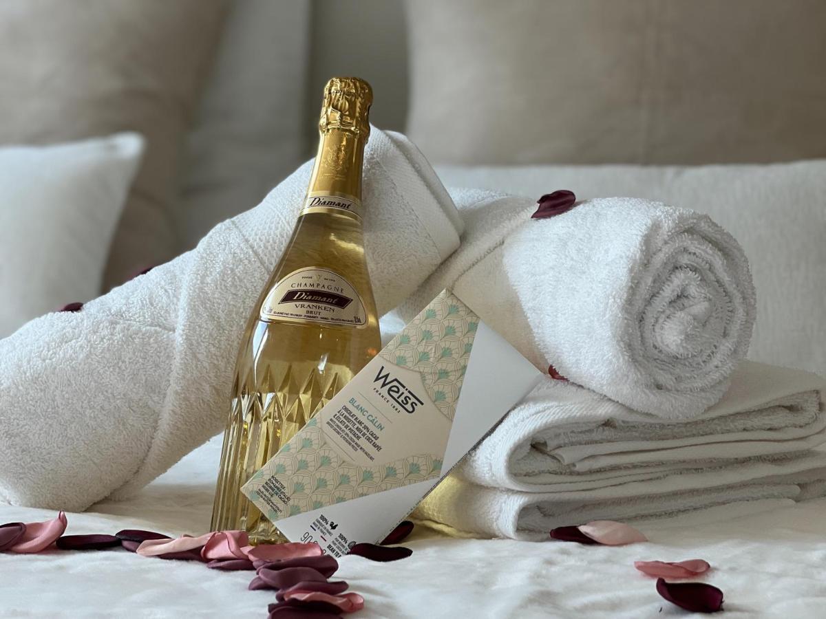 Cocon Blanc Calin Avec Jacuzzi Privatif - Loveroom Insolite Сент-Етьєн Екстер'єр фото